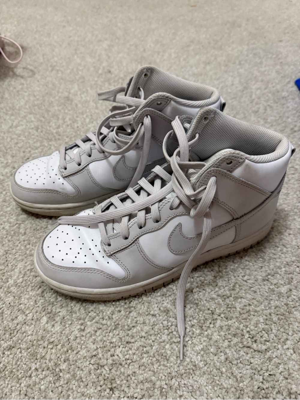 Nike dunks High-Top Athletic Shoes White and Light Gray